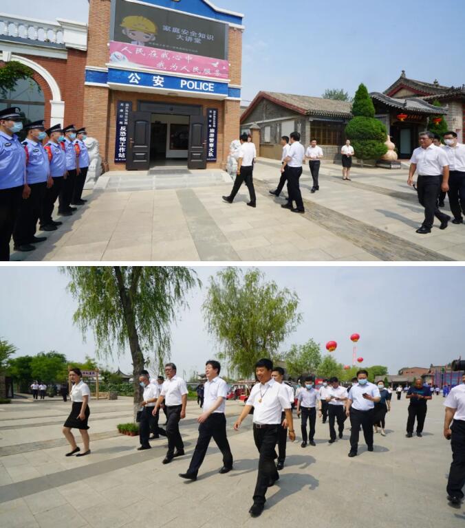 揭牌儀式后，活動(dòng)人員參觀應(yīng)急管理科教體驗(yàn)基地